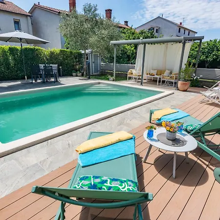 Superior With Private Pool *
