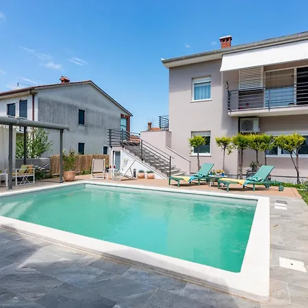 Superior With Private Pool Pula