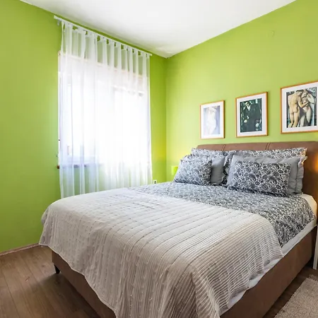 Superior With Private Pool Daire Pula