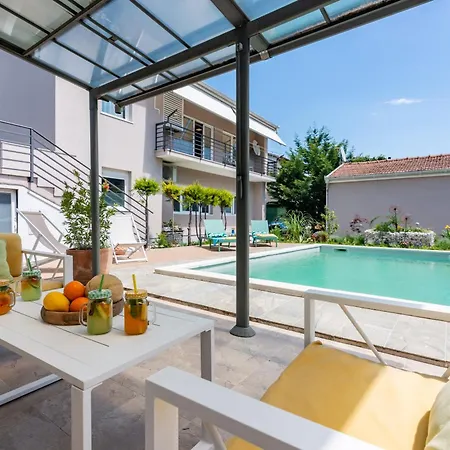 Daire Superior With Private Pool Pula
