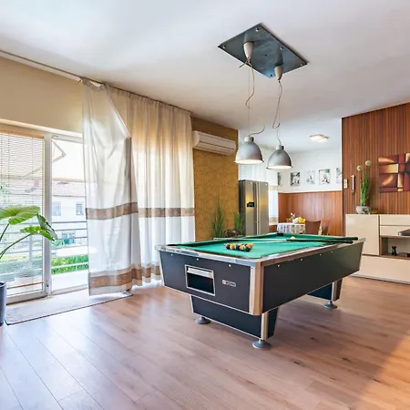 Superior With Private Pool * Pula