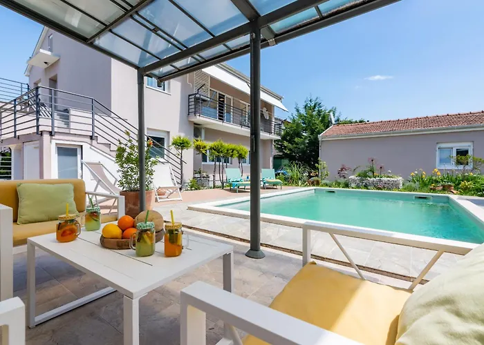 Lägenhet Superior Apartment With Private Pool Pula