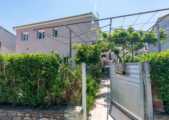 Superior Apartment With Private Pool Apartamento Pula