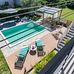 Superior With Private Pool * Pula