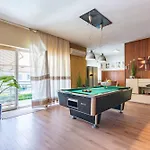 Superior With Private Pool * Pula